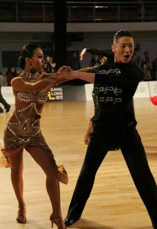 莫叶拉丁个人资料,才华横溢的音乐才子，揭秘他的成长之路